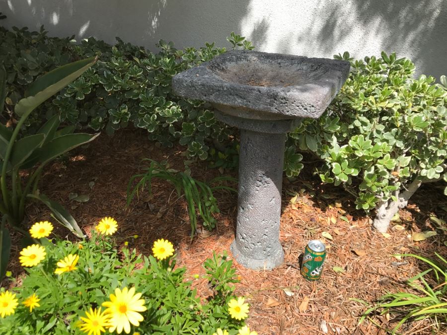 Outdoor Garden Bird Bath 25'H [Photo 2]
