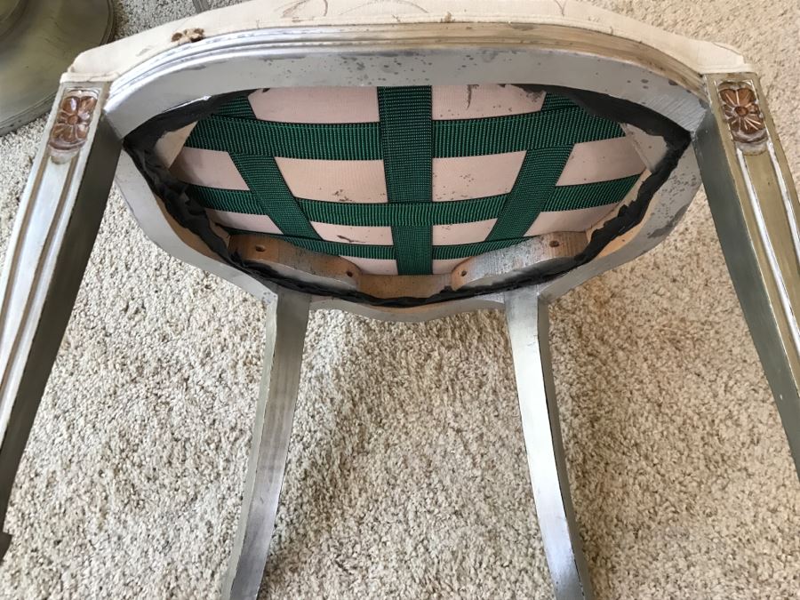 Designer Silvertone Pedestal Dining Table With (6) Elegant Dining Chairs 4' 6'R X 30'H [Photo 15]