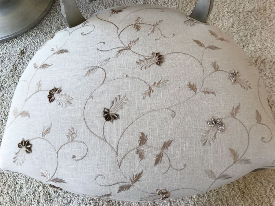 Designer Silvertone Pedestal Dining Table With (6) Elegant Dining Chairs 4' 6'R X 30'H [Photo 14]