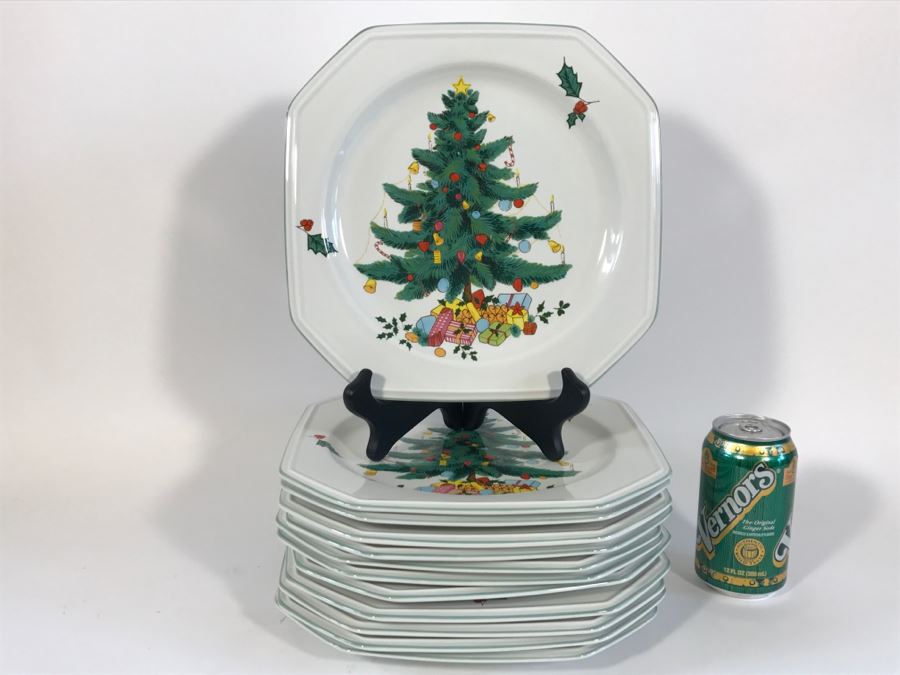 Set Of (12) MIKASA Continental Christmas F 3013 Plates [Photo 1]