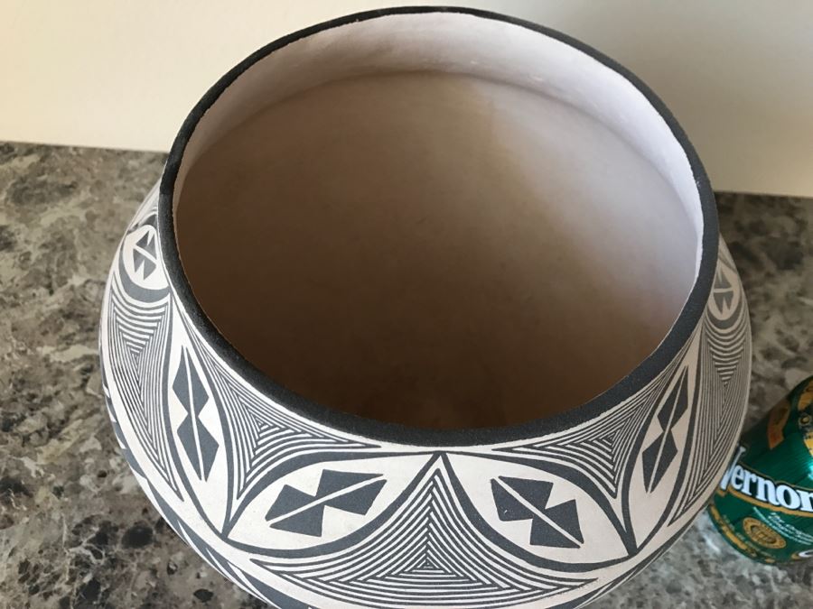 Native American Pottery By Ernestine Kie Acoma, New Mexico 34oz [Photo 8]