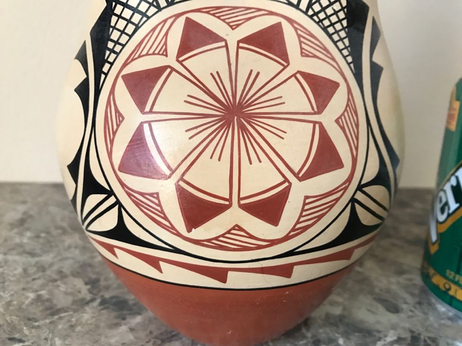 Native American Wedding Vase By Phyllis M. Tosa Jemez [Photo 3]
