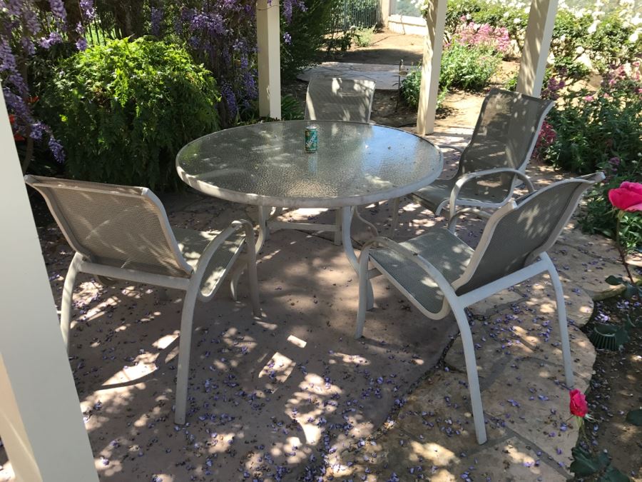 Outdoor Aluminum Patio Furniture Round Table With (4) Chairs [Photo 5]
