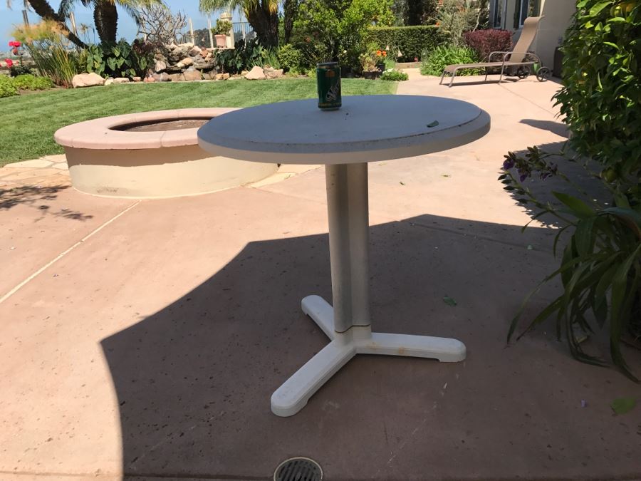 Outdoor Plastic Bistro Round Table