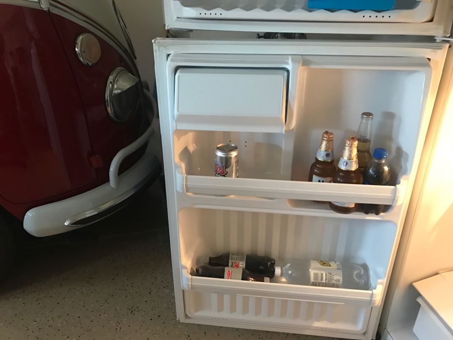 HOTPOINT Fridge Refrigerator Model CTX14CYZFRWH 28'W X 27'D X 61'H [Photo 7]