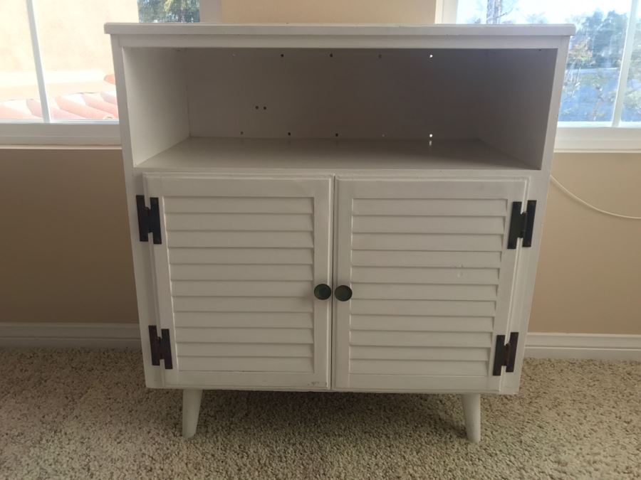 Mid Century Master Craft Side Table Cabinet 26'W X 15'D X 30'H [Photo 2]