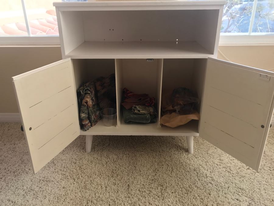 Mid Century Master Craft Side Table Cabinet 26'W X 15'D X 30'H [Photo 4]