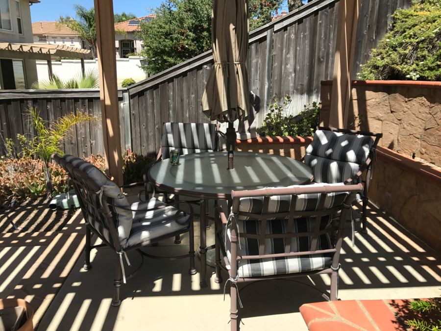 Outdoor Patio Table With Four Chairs And Umbrella 48'R [Photo 5]