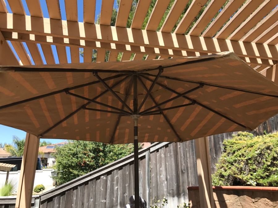 Outdoor Patio Table With Four Chairs And Umbrella 48'R [Photo 3]