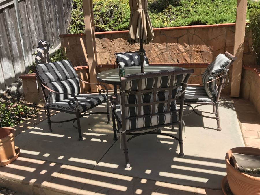 Outdoor Patio Table With Four Chairs And Umbrella 48'R [Photo 4]