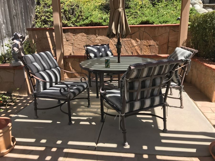 Outdoor Patio Table With Four Chairs And Umbrella 48'R [Photo 2]
