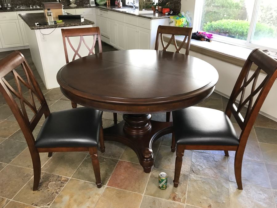 Round Pedestal Dining Table With (4) Chairs Includes One Leaf 52'R