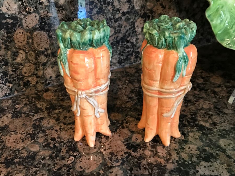 Set Of Large Italian Cabbage Leaf Plates With Acrylic Stands And Carrot Salt And Pepper Shakers [Photo 7]