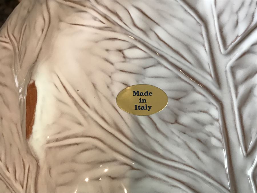 Set Of Large Italian Cabbage Leaf Plates With Acrylic Stands And Carrot Salt And Pepper Shakers [Photo 6]