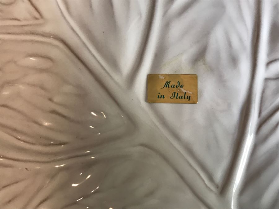 Set Of Large Italian Cabbage Leaf Plates With Acrylic Stands And Carrot Salt And Pepper Shakers [Photo 5]