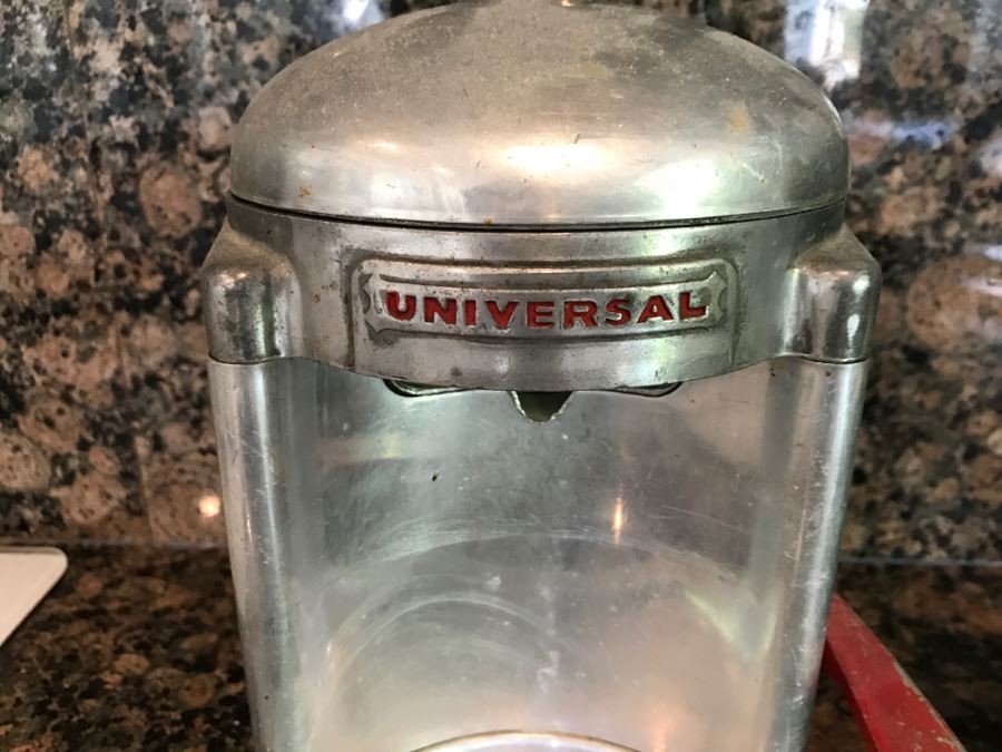 Vintage UNIVERSAL Aluminum Juicer [Photo 3]