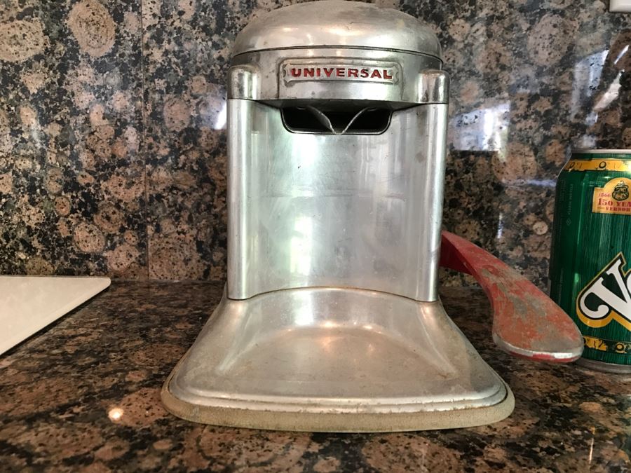 Vintage UNIVERSAL Aluminum Juicer [Photo 4]