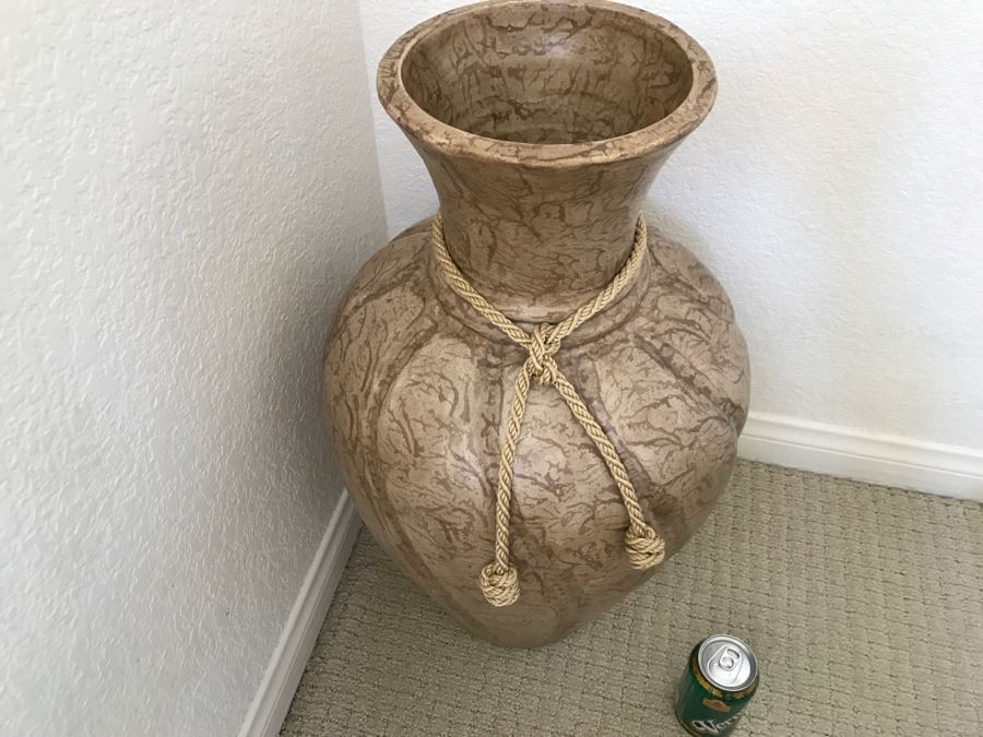 Large Decorative Vase [Photo 4]