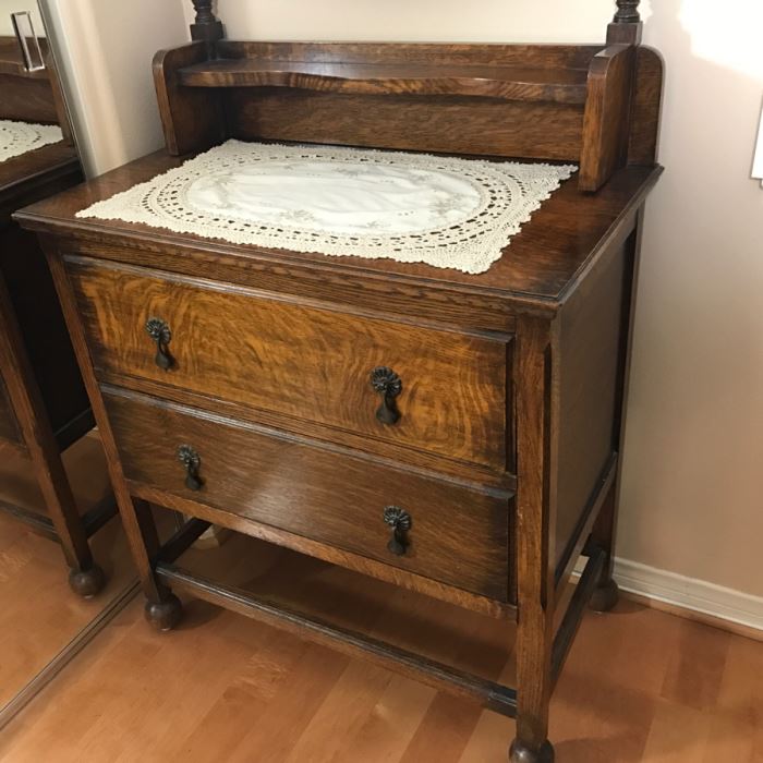 Antique Tiger Oak Dresser With Beveled Glass Mirror [Photo 5]