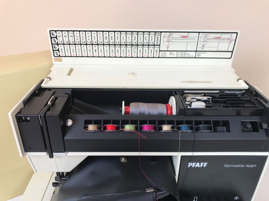 PFAFF Tipmatic 1027 Sewing Machine With Case
