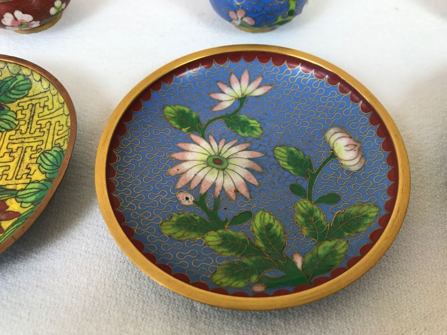 Chinese Cloisonne Lot With Dishes, Salt Shakers And Ashtrays [Photo 7]