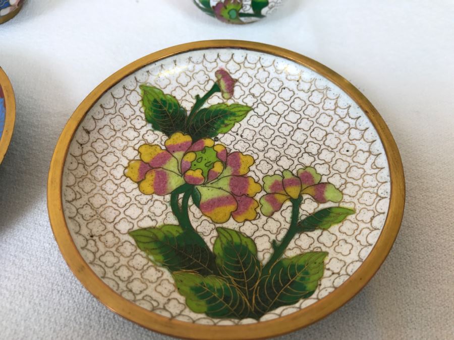 Chinese Cloisonne Lot With Dishes, Salt Shakers And Ashtrays [Photo 8]