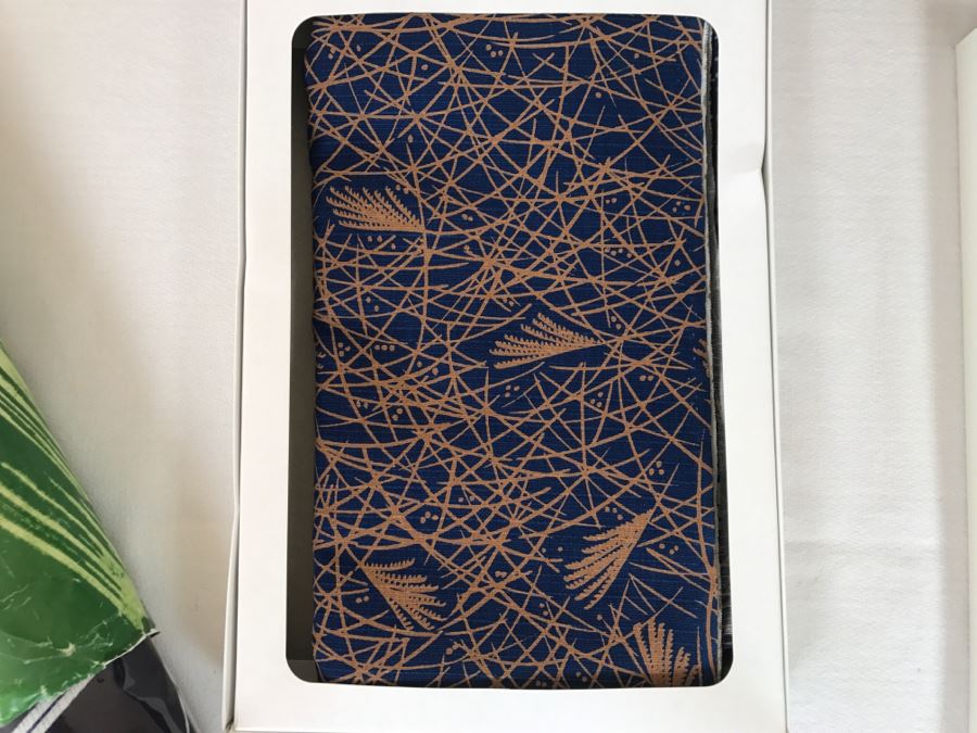 Collection Of Japanese Textiles Including Keisuke Serizawa And Takashimaya [Photo 7]