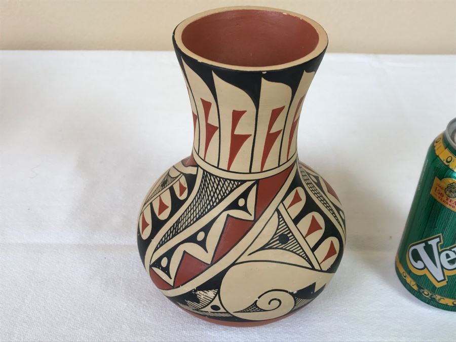 C Tosa Jemez Native American Indian Pottery [Photo 2]