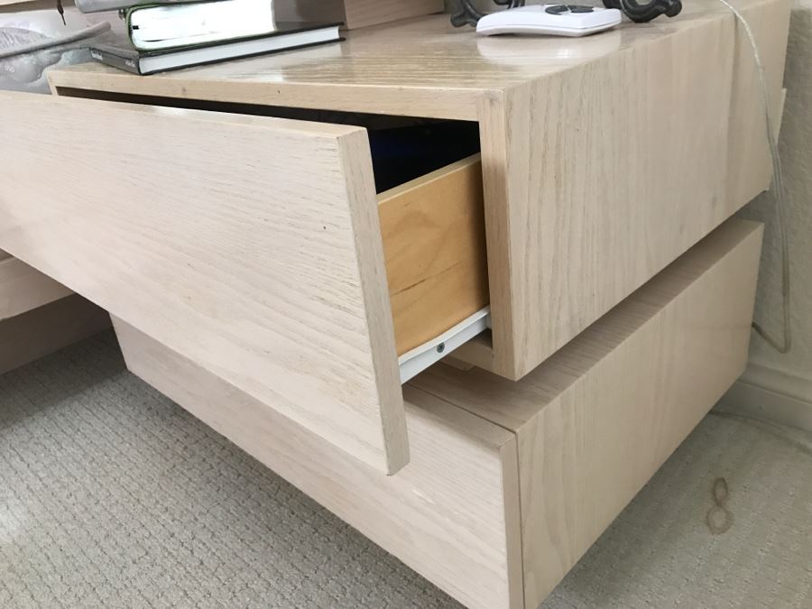 Modern Queen Size Platform Bed With Headboard And Pair Of Nightstands [Photo 6]