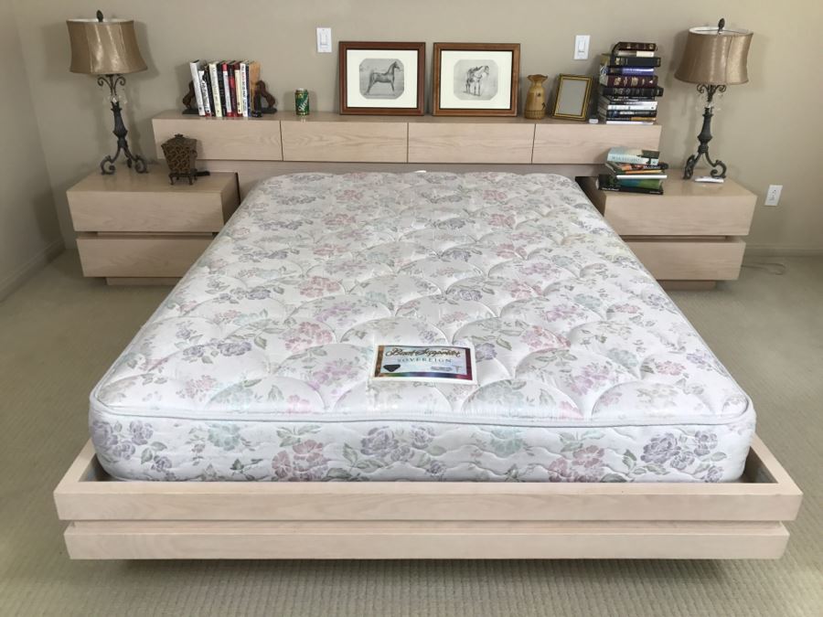 Modern Queen Size Platform Bed With Headboard And Pair Of Nightstands [Photo 1]