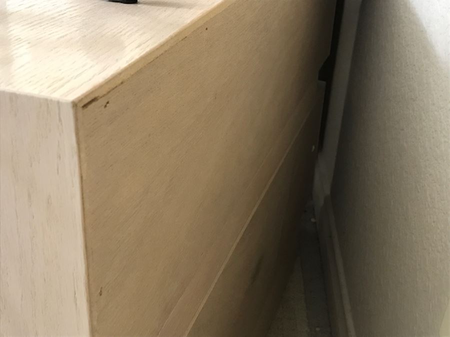 Modern Queen Size Platform Bed With Headboard And Pair Of Nightstands [Photo 8]