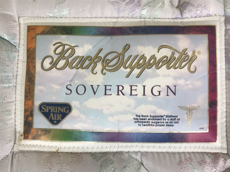 Modern Queen Size Platform Bed With Headboard And Pair Of Nightstands [Photo 10]