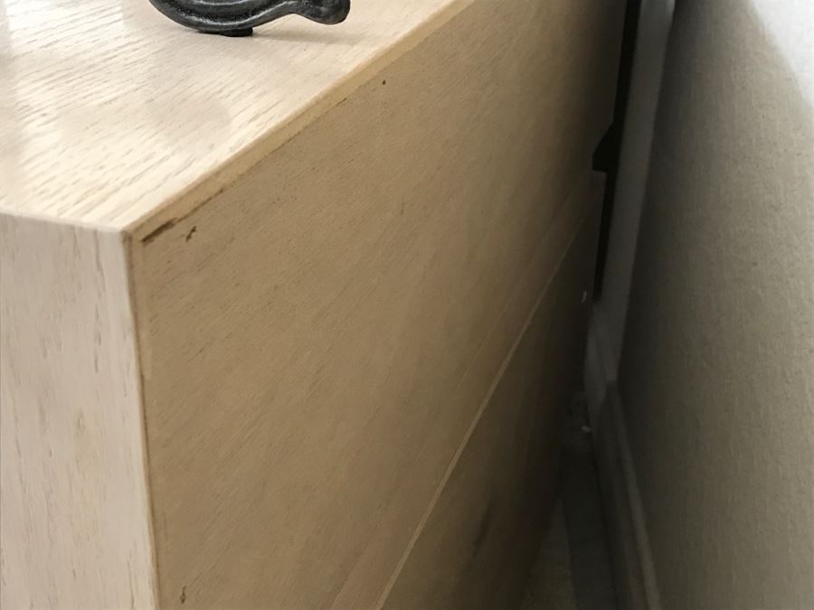 Modern Queen Size Platform Bed With Headboard And Pair Of Nightstands [Photo 7]