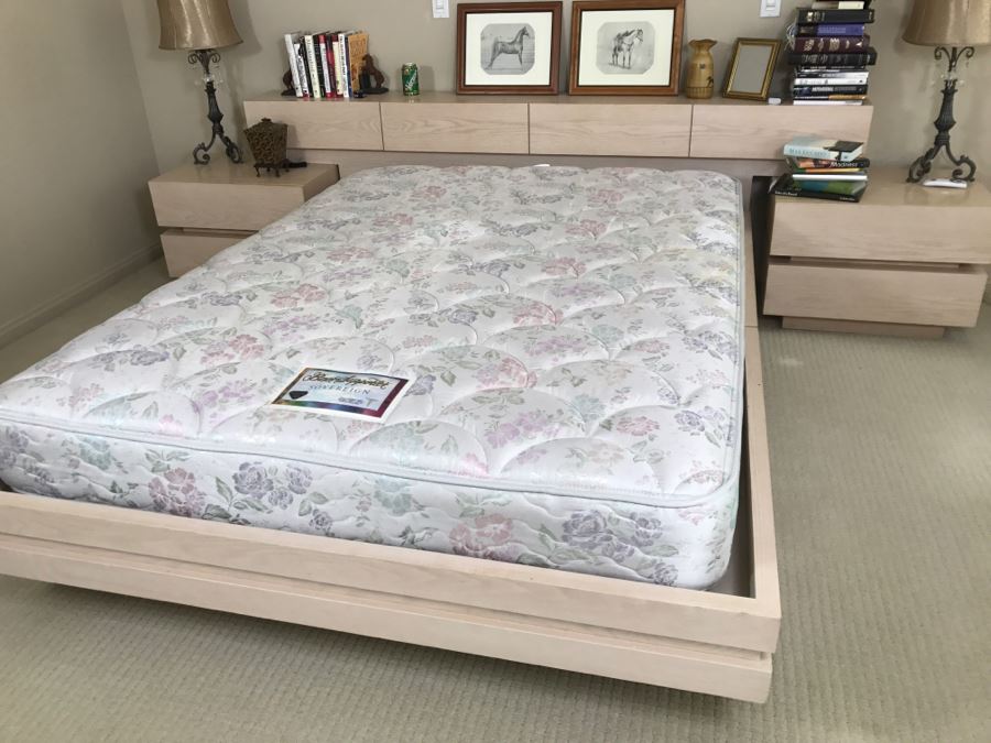 Modern Queen Size Platform Bed With Headboard And Pair Of Nightstands [Photo 3]