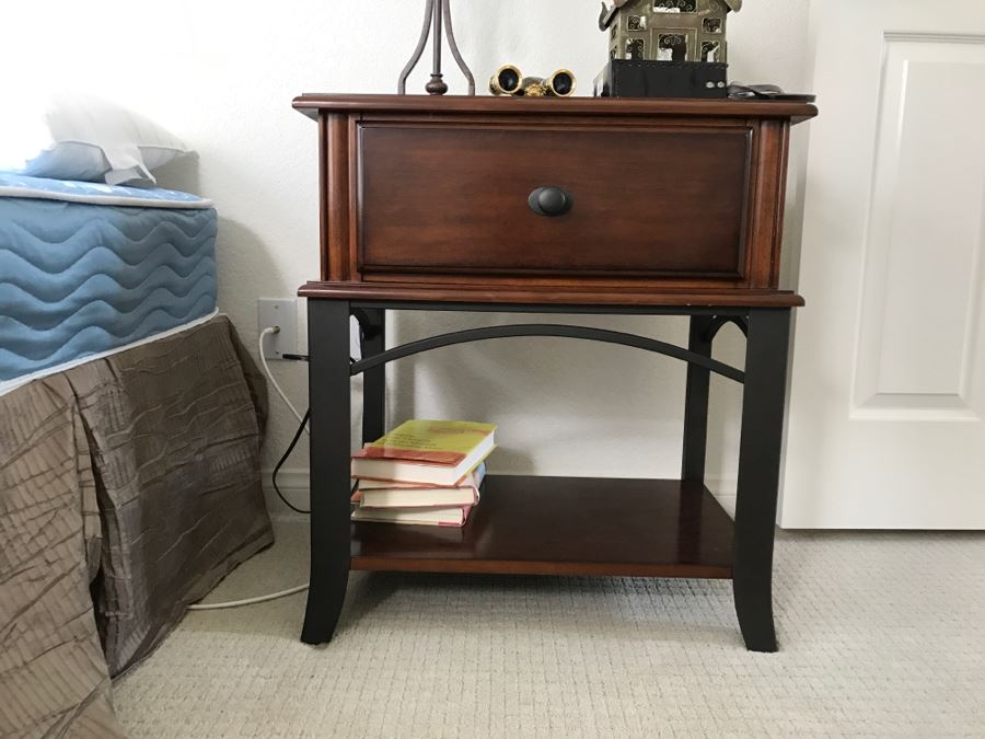 Contemporary Nightstand 2'W X 16'D X 26'H [Photo 1]