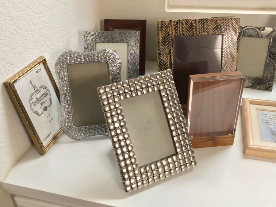 Large Picture Frame Lot [Photo 2]
