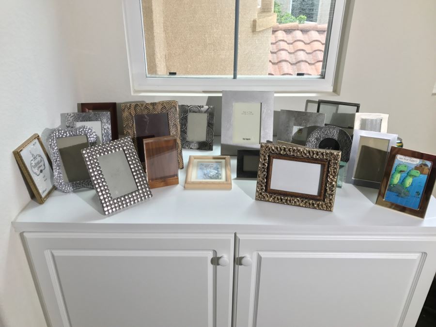 Large Picture Frame Lot [Photo 1]