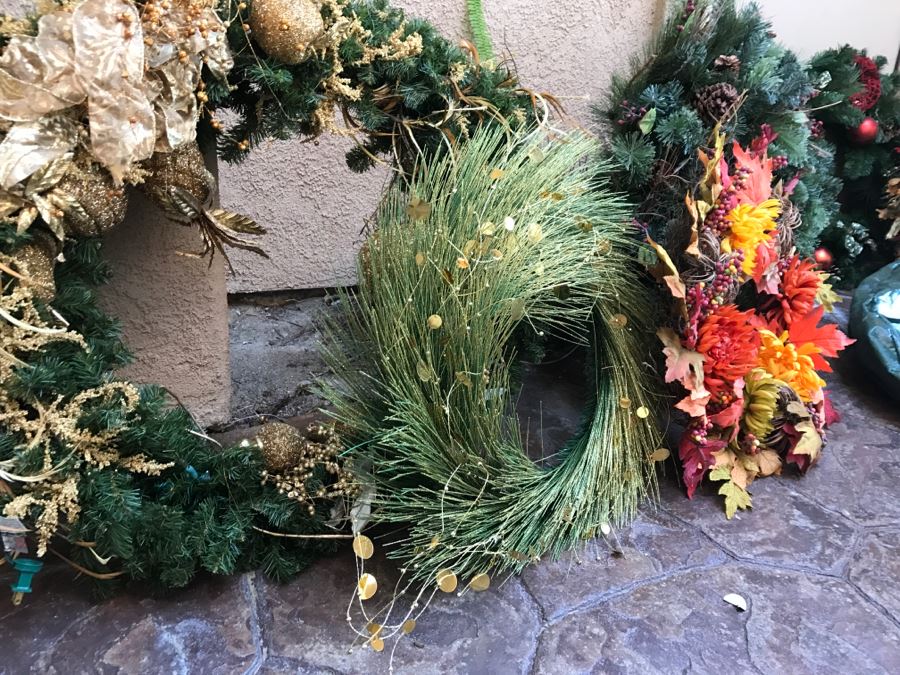 Huge Holiday Wreath Collection With Storage Bags Apx 11 Wreaths (Most Light Up) [Photo 12]