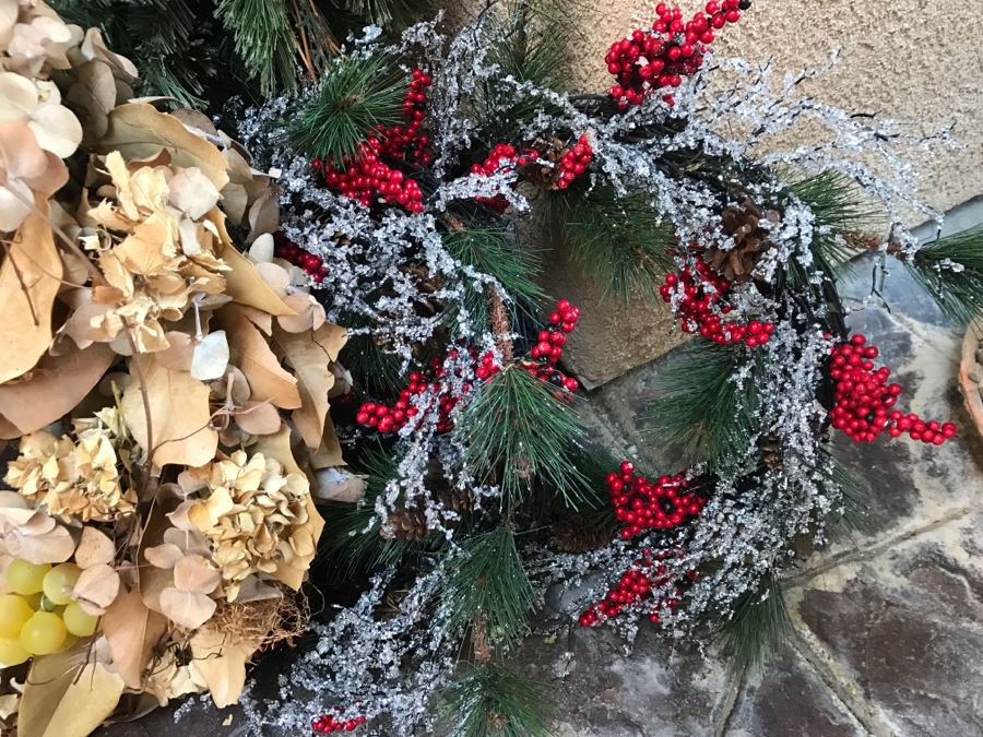 Huge Holiday Wreath Collection With Storage Bags Apx 11 Wreaths (Most Light Up) [Photo 9]