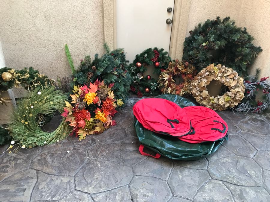 Huge Holiday Wreath Collection With Storage Bags Apx 11 Wreaths (Most Light Up)