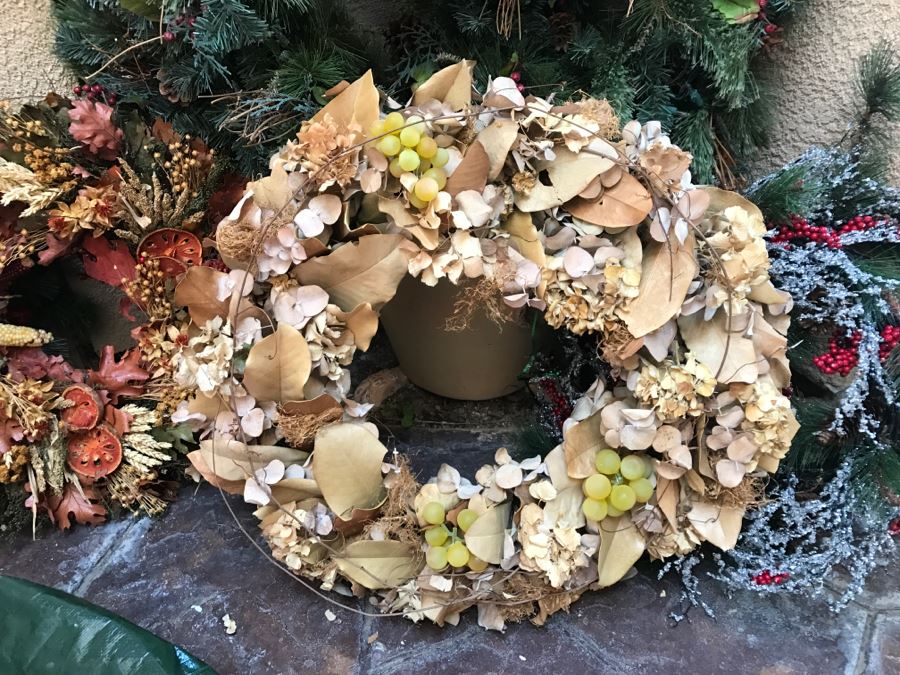 Huge Holiday Wreath Collection With Storage Bags Apx 11 Wreaths (Most Light Up) [Photo 8]