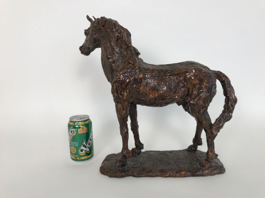 Resin Horse Sculpture [Photo 1]