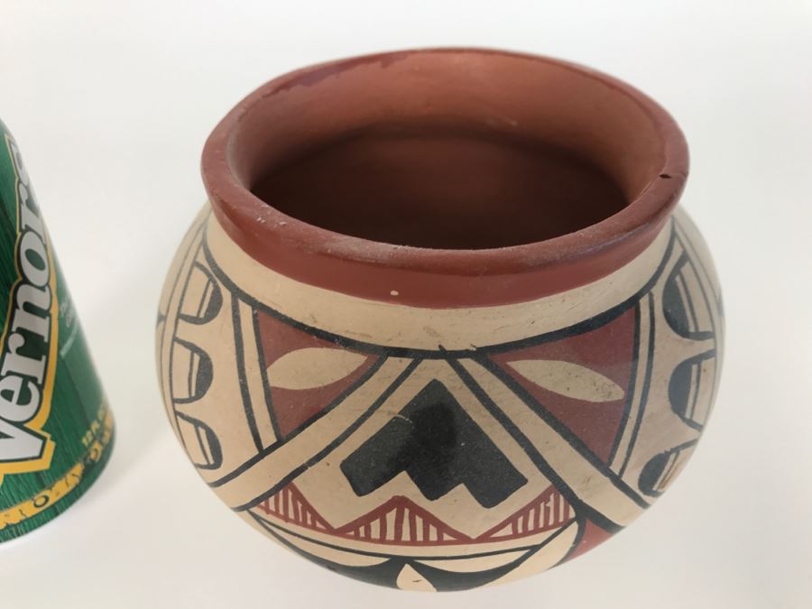 Native American Indian Pottery [Photo 2]