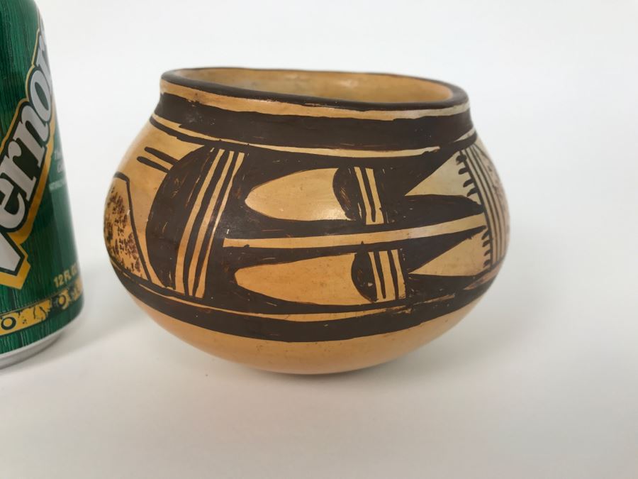 Native American Indian Pottery [Photo 1]