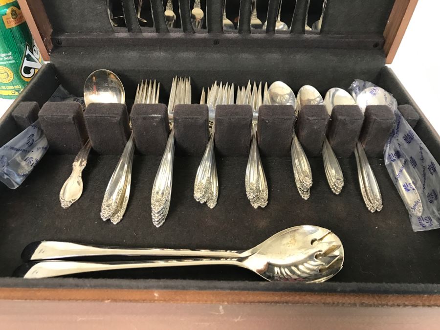 International Sterling Silver Prelude Pattern With Stunning Floral Repoussé Design Flatware Set In Silverware Box Apx Service For 8 - 1,118g Without Knives [Photo 4]