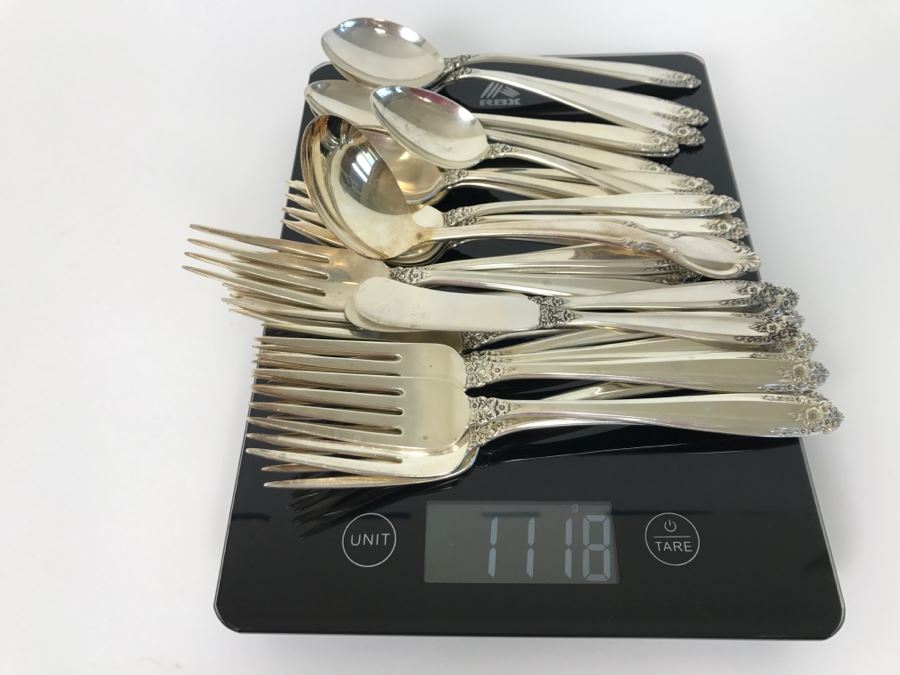 International Sterling Silver Prelude Pattern With Stunning Floral Repoussé Design Flatware Set In Silverware Box Apx Service For 8 - 1,118g Without Knives [Photo 3]