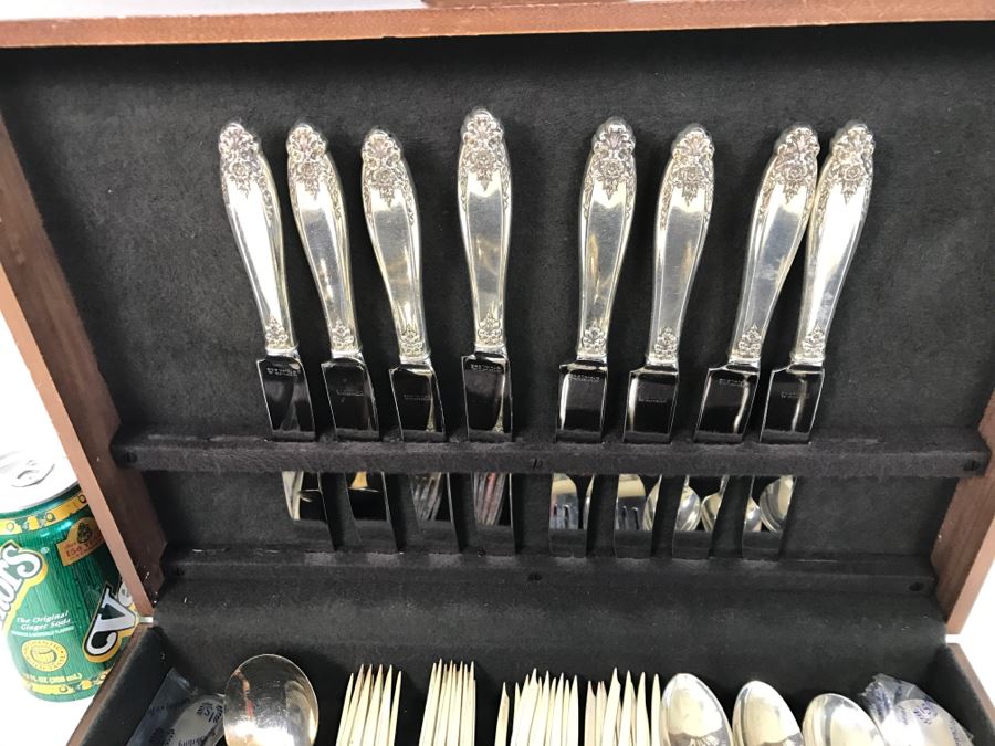 International Sterling Silver Prelude Pattern With Stunning Floral Repoussé Design Flatware Set In Silverware Box Apx Service For 8 - 1,118g Without Knives [Photo 5]