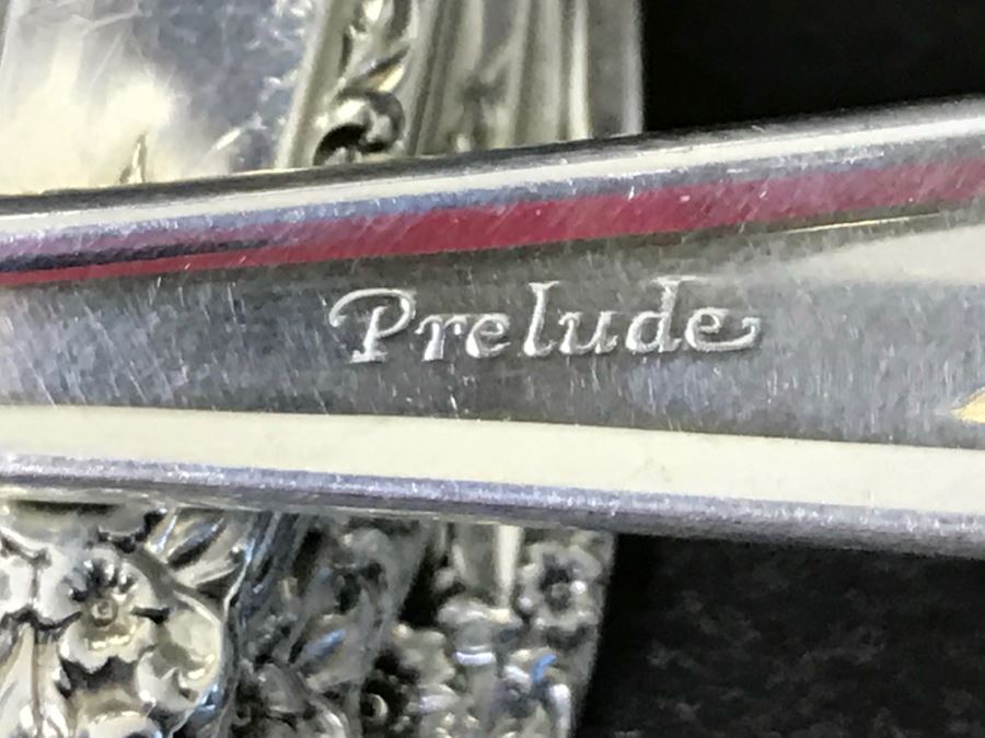 International Sterling Silver Prelude Pattern With Stunning Floral Repoussé Design Flatware Set In Silverware Box Apx Service For 8 - 1,118g Without Knives [Photo 10]