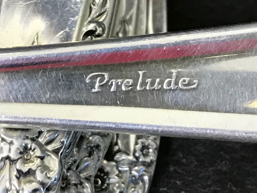 International Sterling Silver Prelude Pattern With Stunning Floral Repoussé Design Flatware Set In Silverware Box Apx Service For 8 - 1,118g Without Knives [Photo 11]