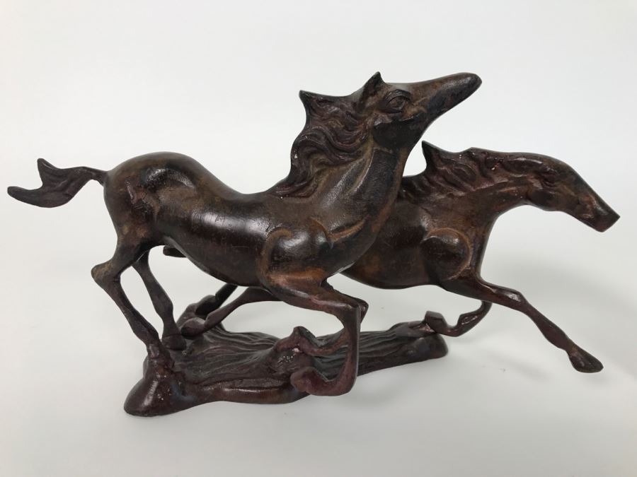 Metal Horse Sculpture [Photo 2]